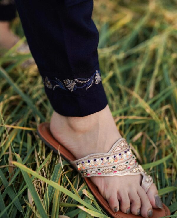 KOYAL EMBROIDERED 2PC SET - Image 4